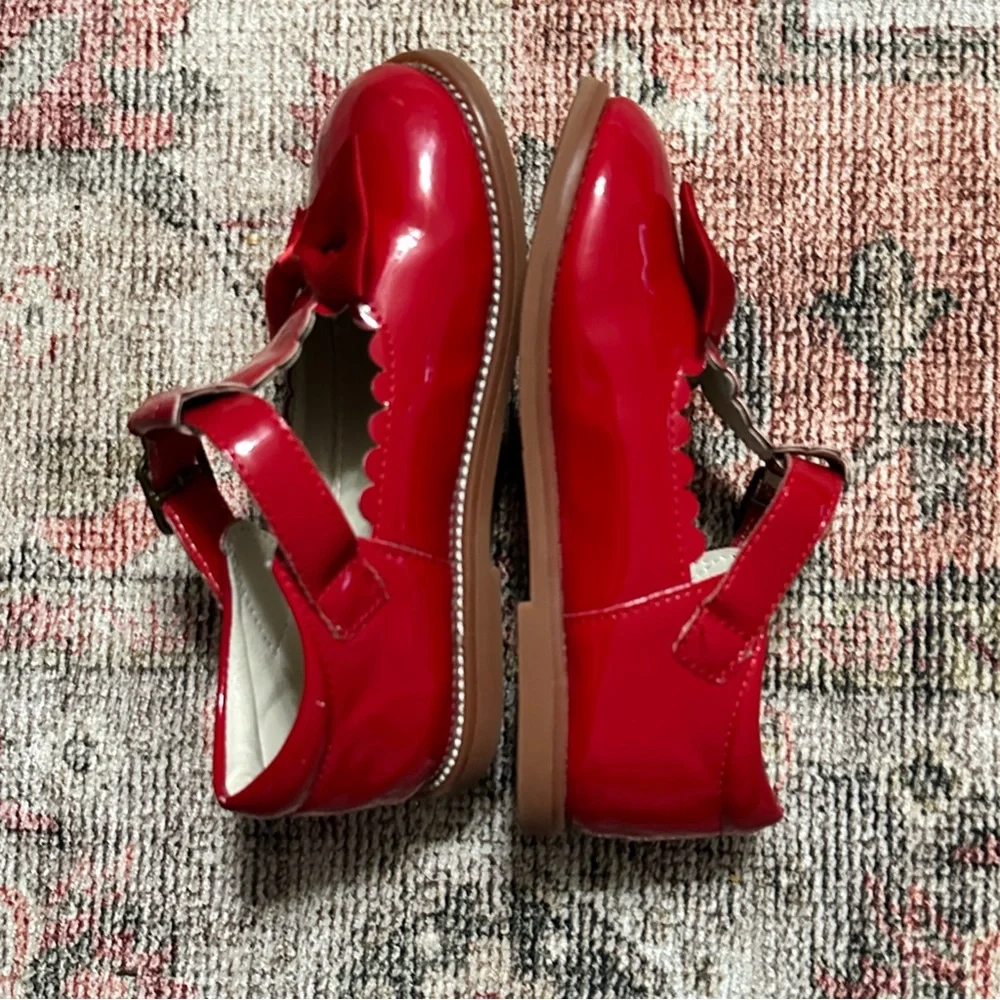 Girls Felix & Flora Size 10  Patent Scalloped  edge red  Bow Shoes Mary jane